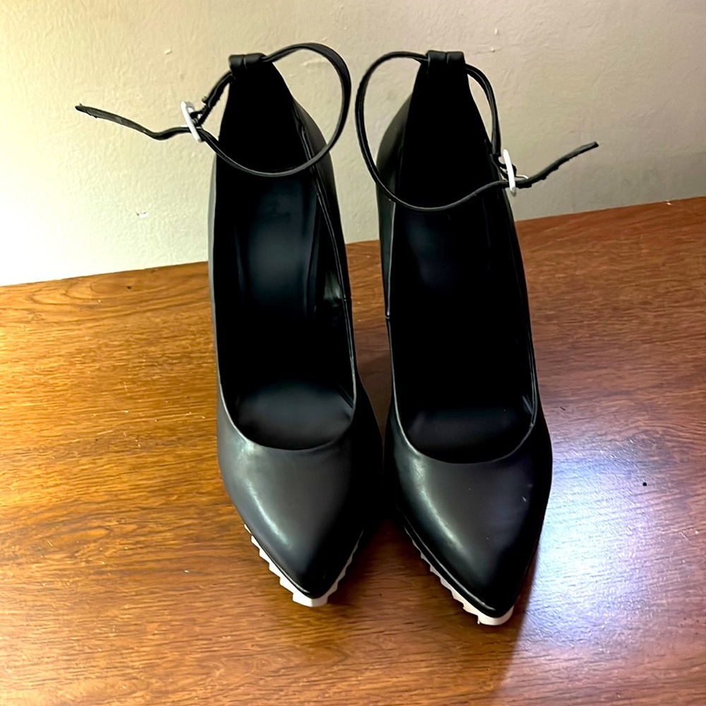 Black wedge